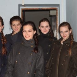 на ступенях2